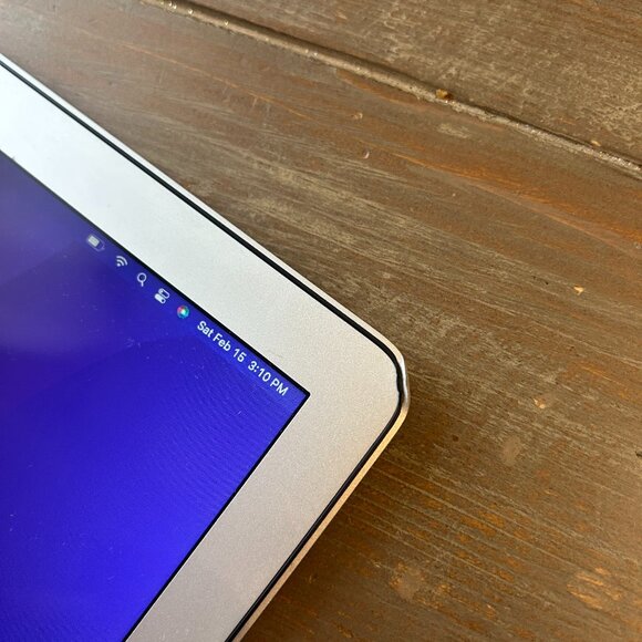 MacBook Air (13-Inch, Early 2015) 4GB Memory, 121GB Storage - Picture 6 of 7